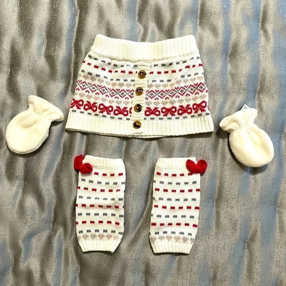 𝅺EUC‎ sweater poncho, leg warmers and mitt set - Picture 1 of 4